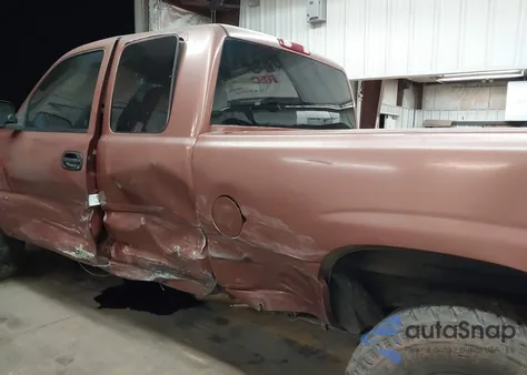 1999 Chevrolet Silverado 1500 Ls z USA, uszkodzony, nr VIN 1GCEK19V1XE219390